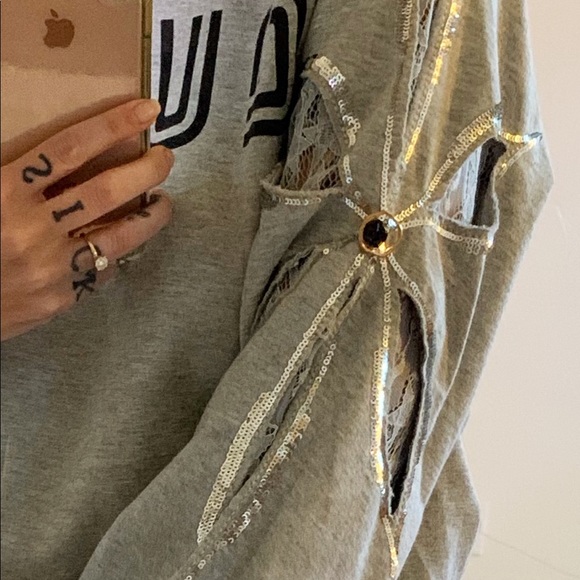 Beautiful Embellished queen sweatshirt - Picture 8 of 8